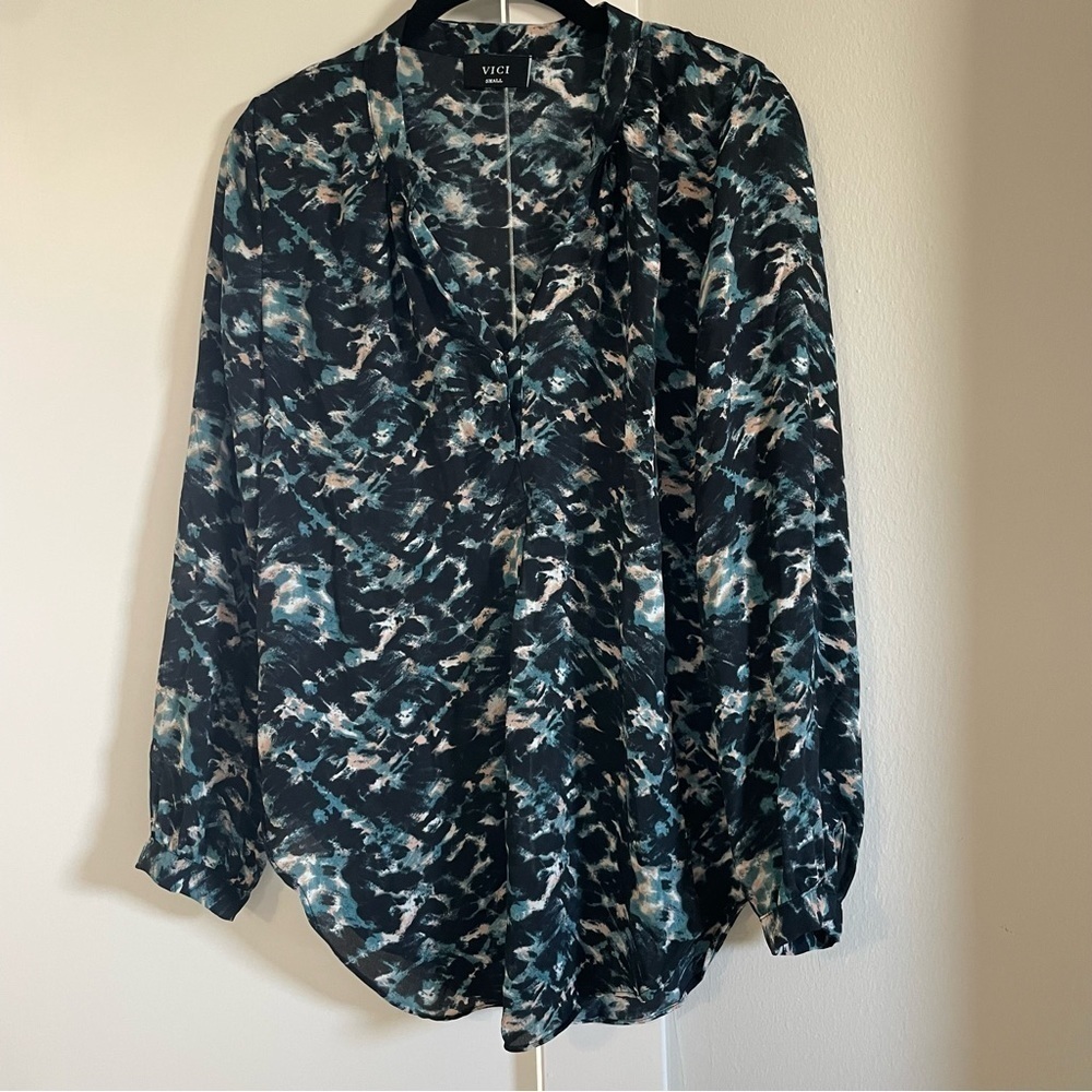 Vici blouse like new​​​​​​​